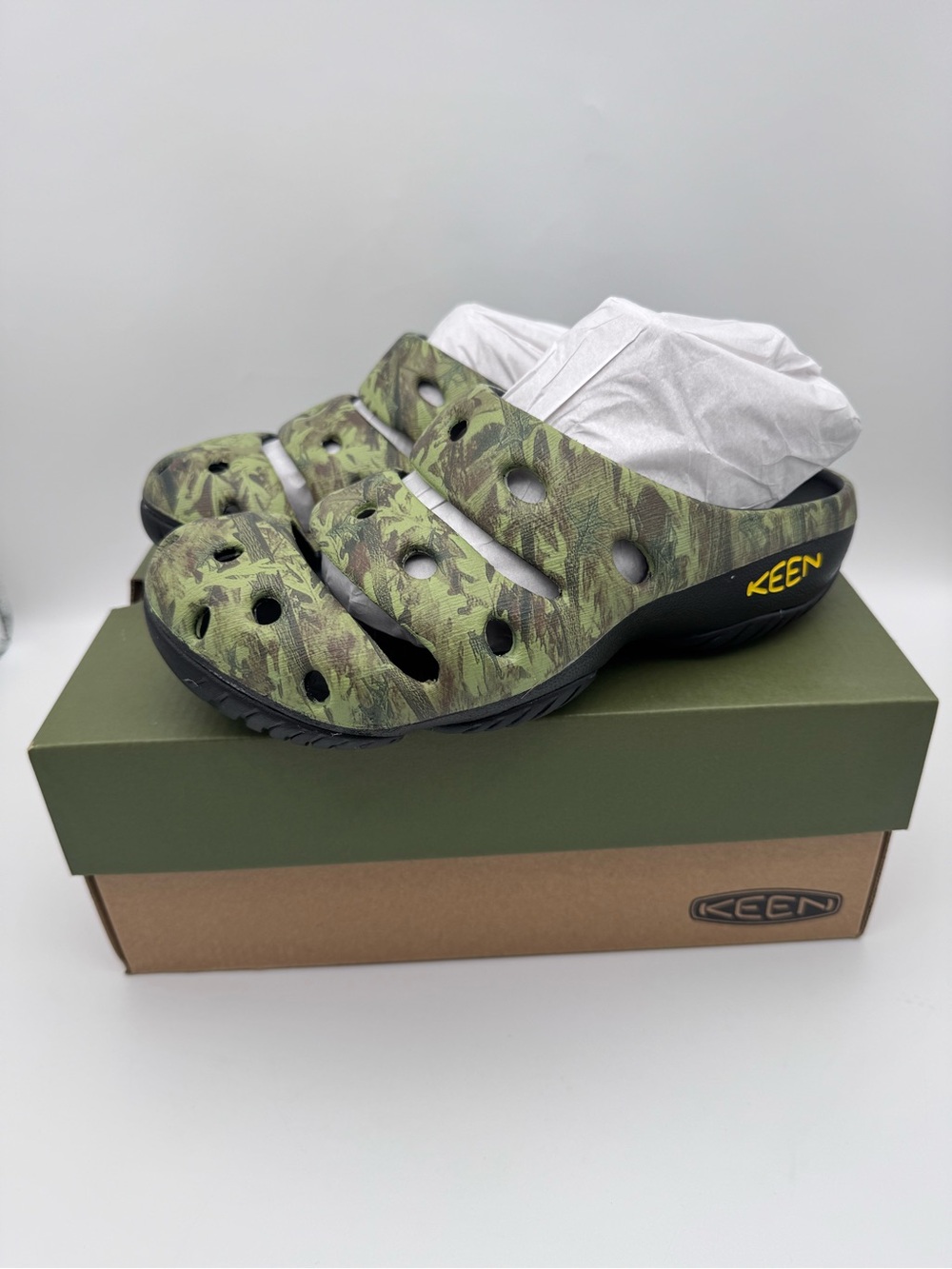 KEEN Women's Yogui Arts Clog Sandals, Camo Green